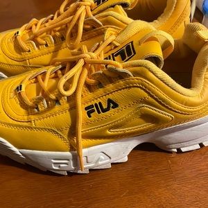 Woman’s Filas yellow size 10 in woman to big only worn 1 time